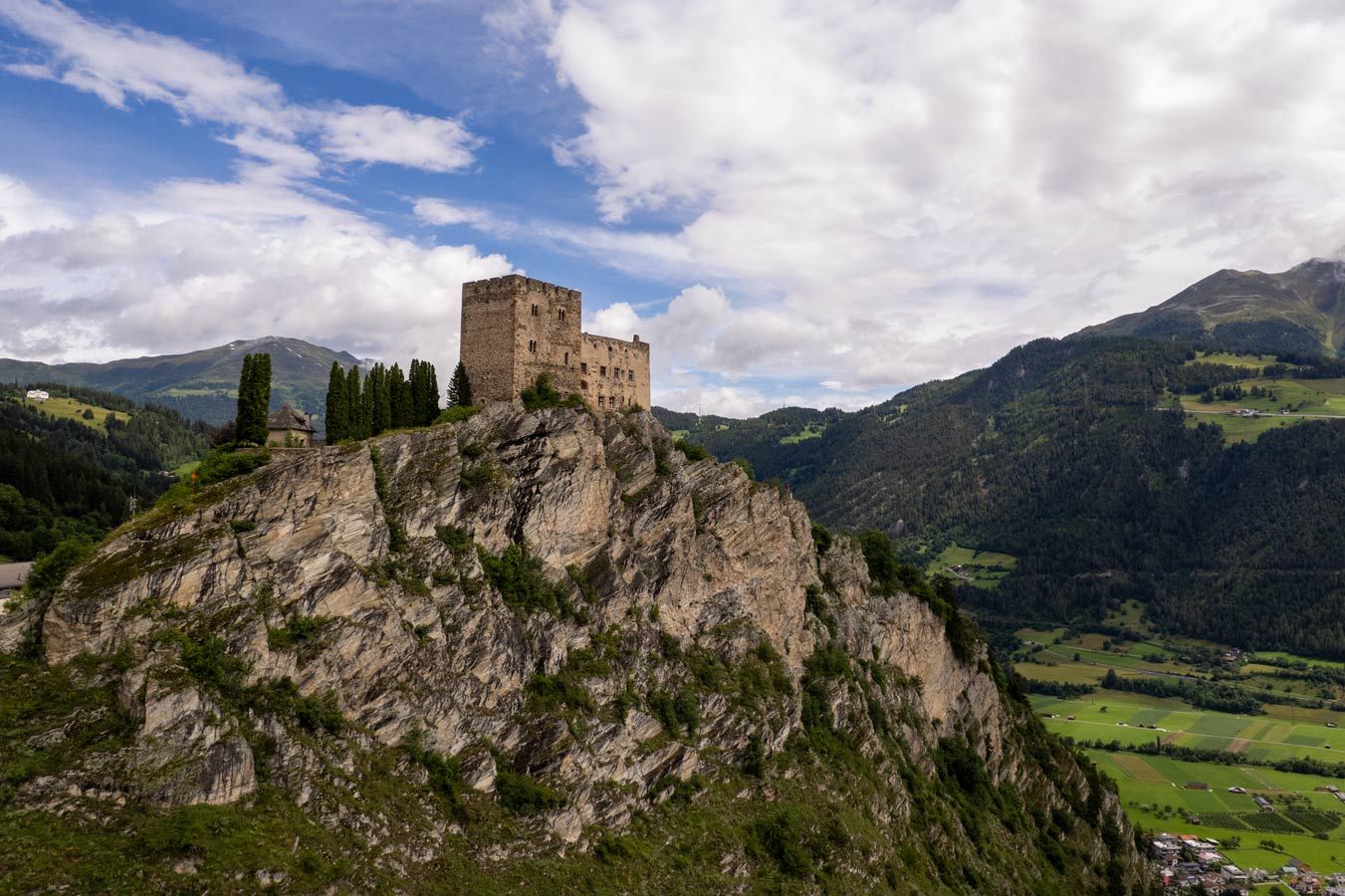 Burg Laudeck in Ladis in Tirol, Österreich Burg Laudeck in Ladis in Tirol, Österreich