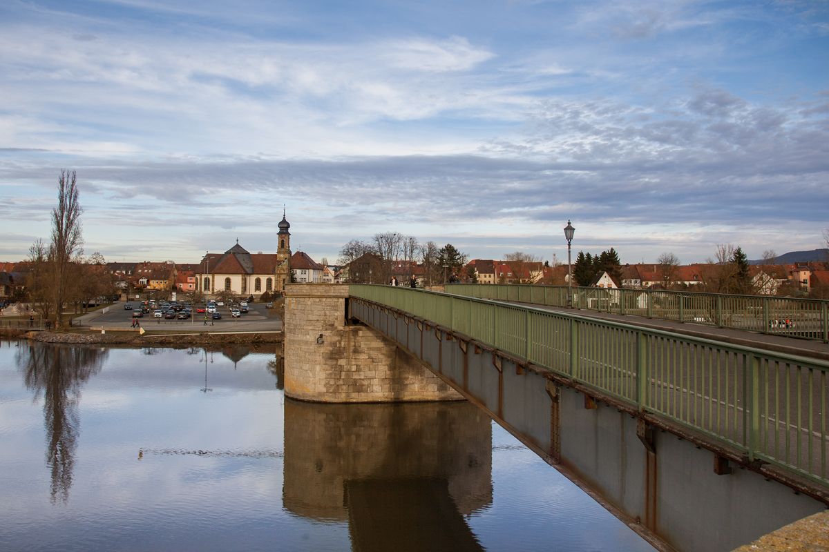 Kitzingen mit der Mainbrücke aus dem Jahr 1300