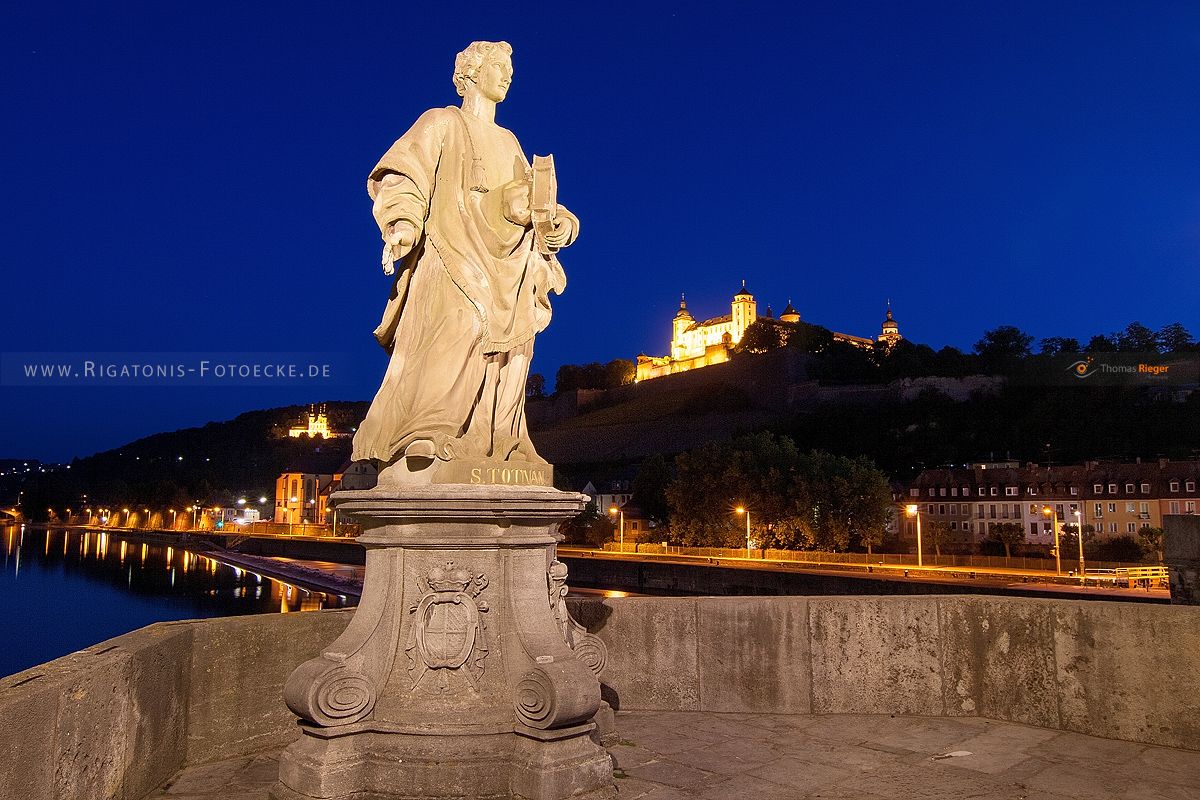 Statue auf der Marienbrücke (74_MG_9397-HDR)