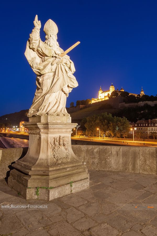 Statue auf der Marienbrücke (74_MG_9413-HDR)