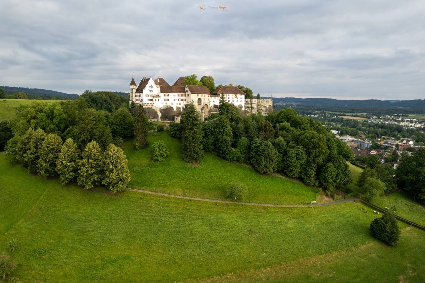 Schloss Lenzburg, Schweizer Kanton Aargau Schloss Lenzburg, Schweizer Kanton Aargau (17_DJI_0398-Bearbeitet)