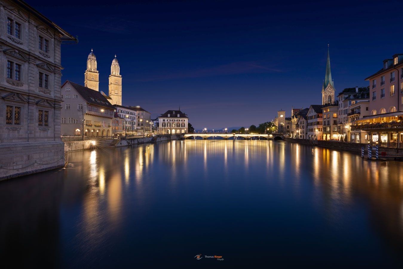 Blick auf Größmünster, Münsterbrücke und Fraumünster in Zürich Blick auf Größmünster, Münsterbrücke und Fraumünster in Zürich (421_MG_3352_3)