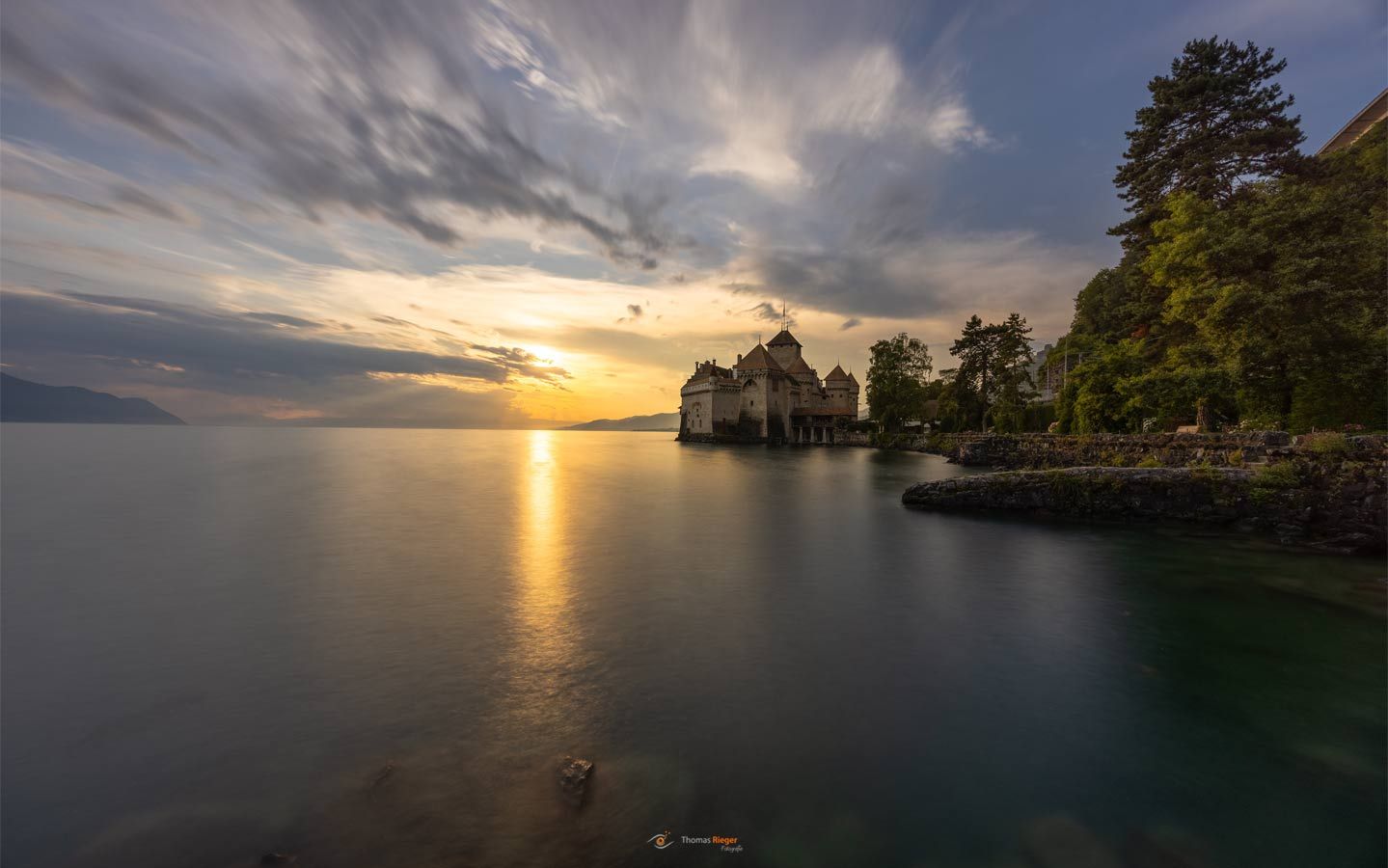 Château de Chillon, Schloss Chillon am Genfer See im Sonnenuntergang Château de Chillon, Schloss Chillon am Genfer See im Sonnenuntergang (421_MG_3459-HDR)